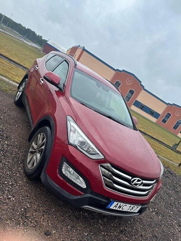 Röd Begagnad 2015 Hyundai Santa Fe Premium SUV | 149 000 kr (Marknadspris) - Bild 1/4