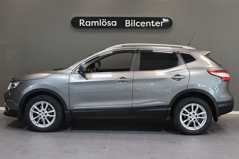 Grå Begagnad 2016 Nissan Qashqai SUV | 124 900 kr (Marknadspris) - Bild 1/4