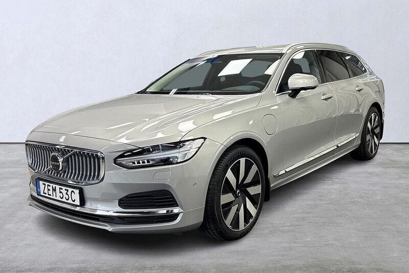 Silver Ny 2024 Volvo V90 Core Kombi | 579 900 kr (Dyr) - Bild 1/4