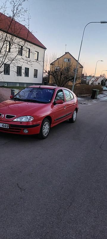 Begagnad Renault Mégane 95 HK (69 kW) 2000 Halvkombi
