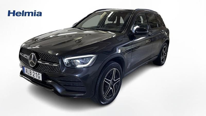 Grå Begagnad 2021 Mercedes GLC220 AMG line SUV | 349 900 kr (Marknadspris) - Bild 1/4