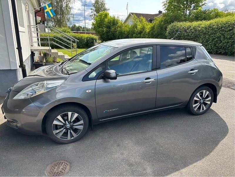 Begagnad 2014 Nissan Leaf Tekna Halvkombi | 68 000 kr (Bra pris) - Bild 1/4