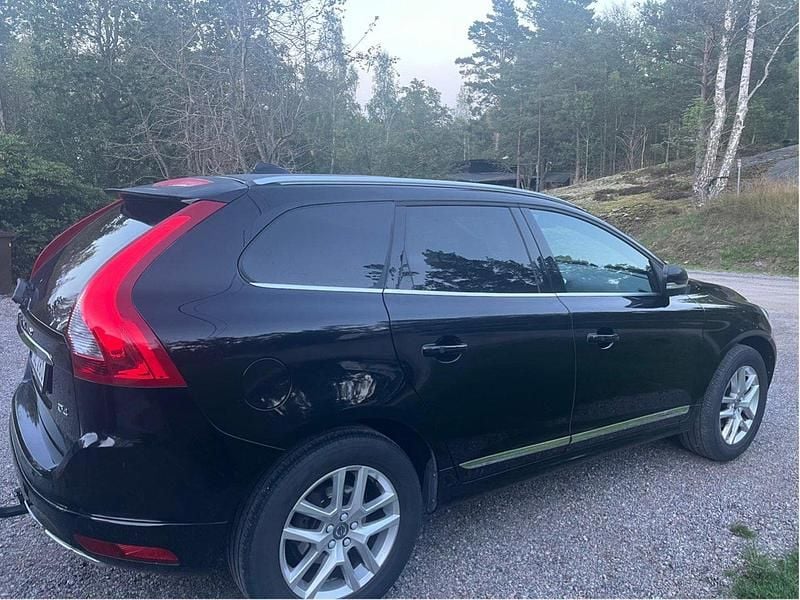 Svart Begagnad 2017 Volvo XC60 Standard SUV | 235 000 kr (Superpris) - Bild 1/4