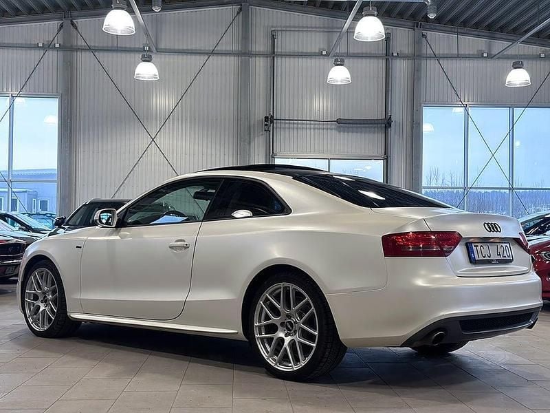 Begagnad Audi A5 S-Line 239 HK (175 kW) 2010 Vit Sportkupé