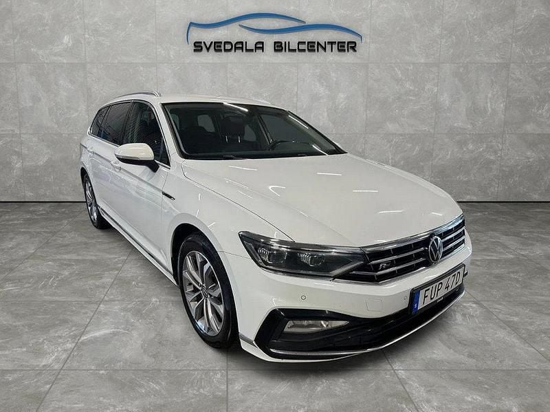 Vit Begagnad 2021 VW Passat R-line Kombi | 187 500 kr (Bra pris) - Bild 1/4