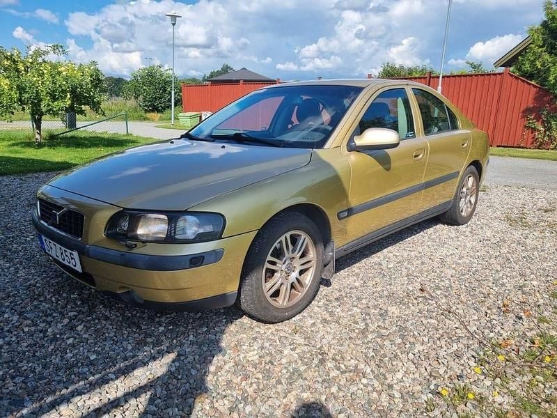 Begagnad 2001 Volvo S60 Sedan | 15 000 kr (Bra pris) - Bild 1/4