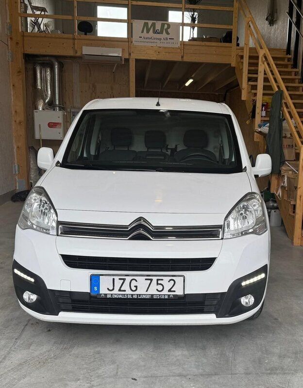 Vit Begagnad 2015 Citroën Berlingo Minibuss | 89 900 kr (Marknadspris) - Bild 1/4