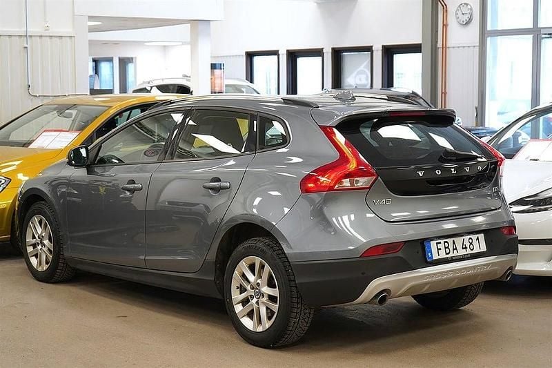 Begagnad Volvo V40 150 HK (110 kW) 2018 Grå Halvkombi