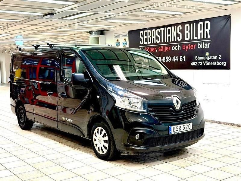 Svart Begagnad 2015 Renault Trafic Minibuss | 82 900 kr (Marknadspris) - Bild 1/4