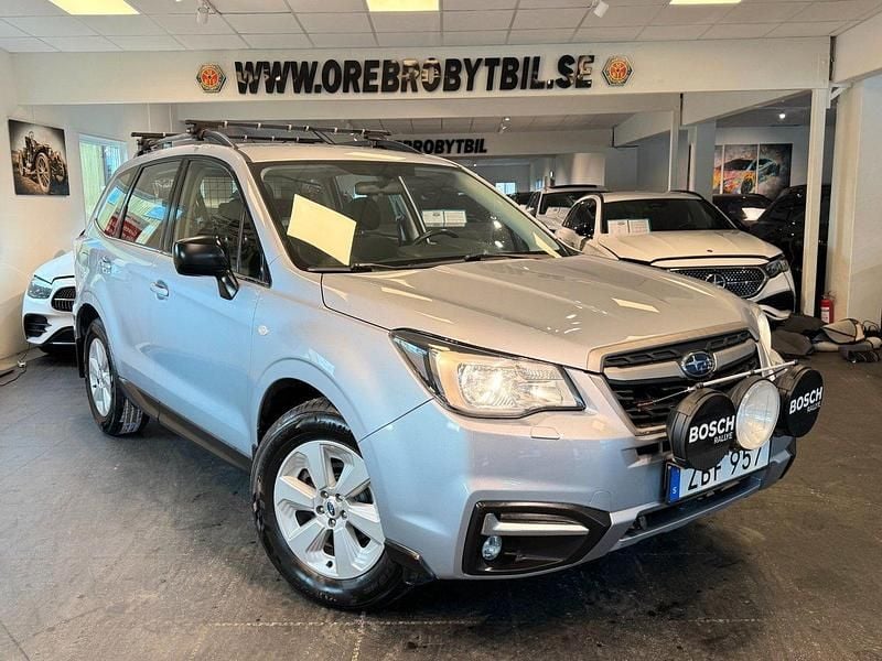 Silver Begagnad 2017 Subaru Forester SUV | 209 900 kr (Dyr) - Bild 1/4