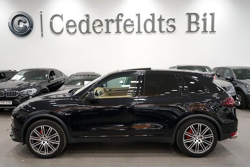 Svart Begagnad 2013 Porsche Cayenne SUV | 289 900 kr (Dyr) - Bild 1/4