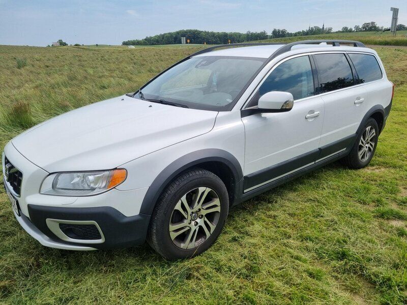 Vit Begagnad 2013 Volvo XC70 Momentum SUV | 103 000 kr (Bra pris) - Bild 1/4