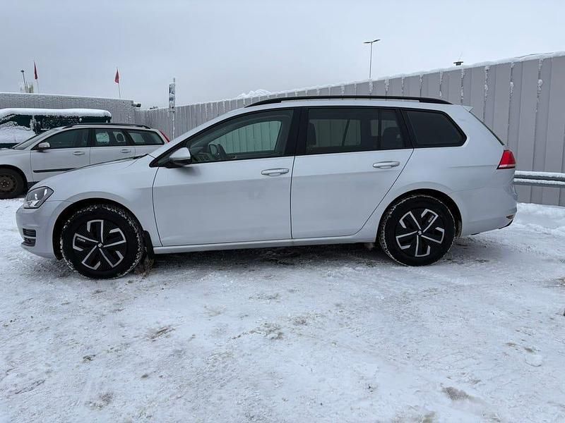 Silver metallic Begagnad 2014 VW Golf VII Kombi | 95 000 kr (Marknadspris) - Bild 1/4