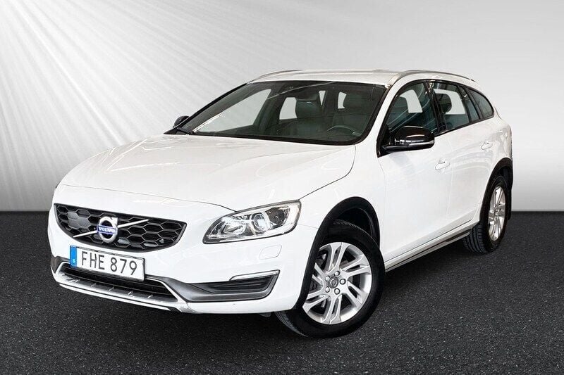 Vit Begagnad 2016 Volvo V60 CC Summum Kombi | 159 800 kr (Marknadspris) - Bild 1/4