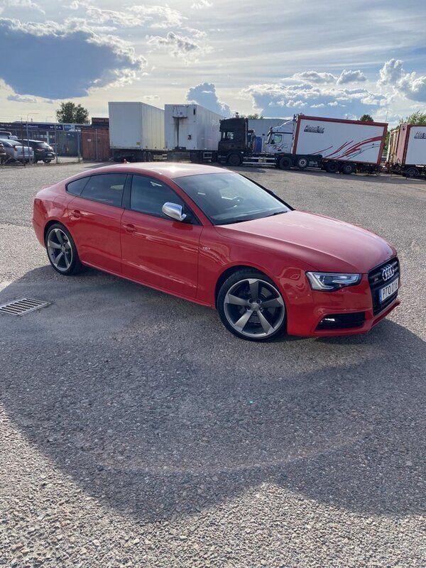 Röd Begagnad 2015 Audi S5 Sportback Comfort Halvkombi | 299 000 kr (Marknadspris) - Bild 1/4