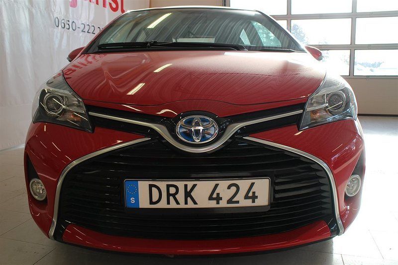 Såld Toyota Yaris Hybrid XP13M(A), begagnad 2015, 1.436 mil i Gävleborg