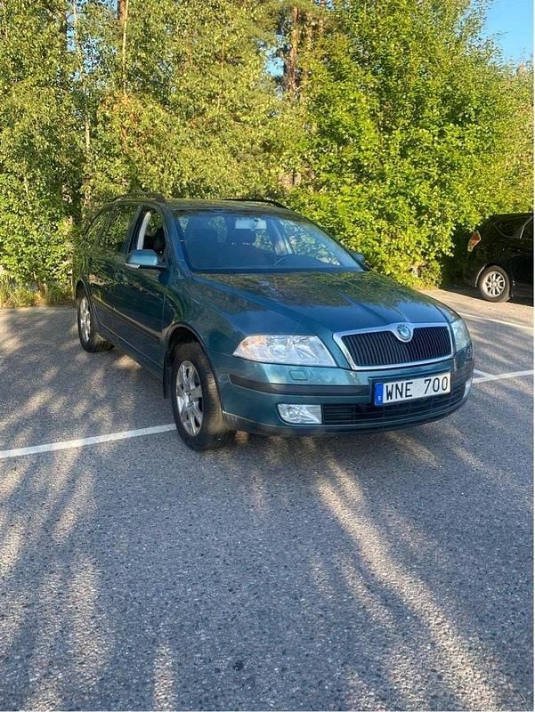 Grön Begagnad 2005 Skoda Octavia Kombi | 19 000 kr (Bra pris) - Bild 1/4
