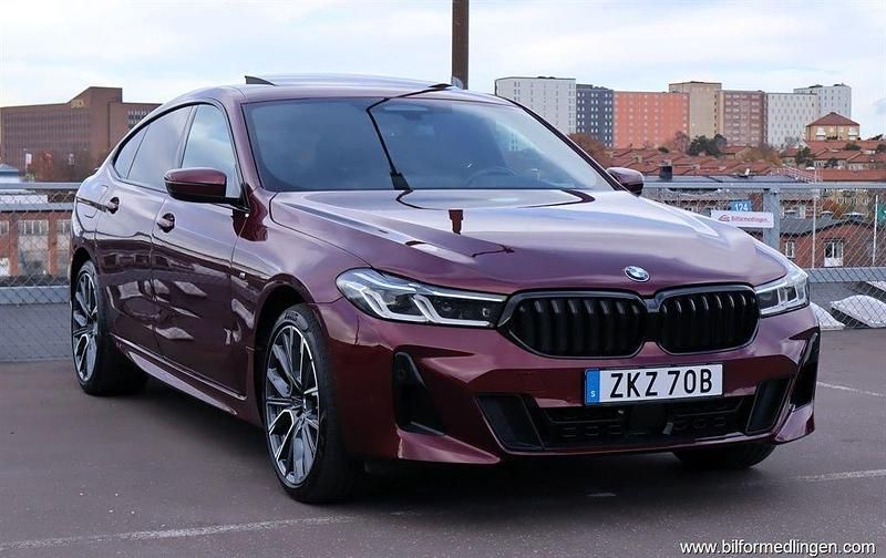 Röd samma som bilen Begagnad 2021 BMW 640 M Sport Sportkupé | 529 900 kr - Bild 1/4