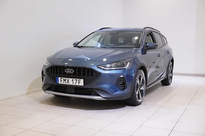 Blå Begagnad 2022 Ford Focus Active Kombi | 179 900 kr (Bra pris) - Bild 1/4