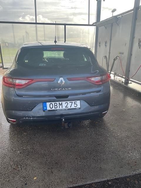 Grå Begagnad 2016 Renault Mégane III Halvkombi | 117 900 kr (Bra pris) - Bild 1/4