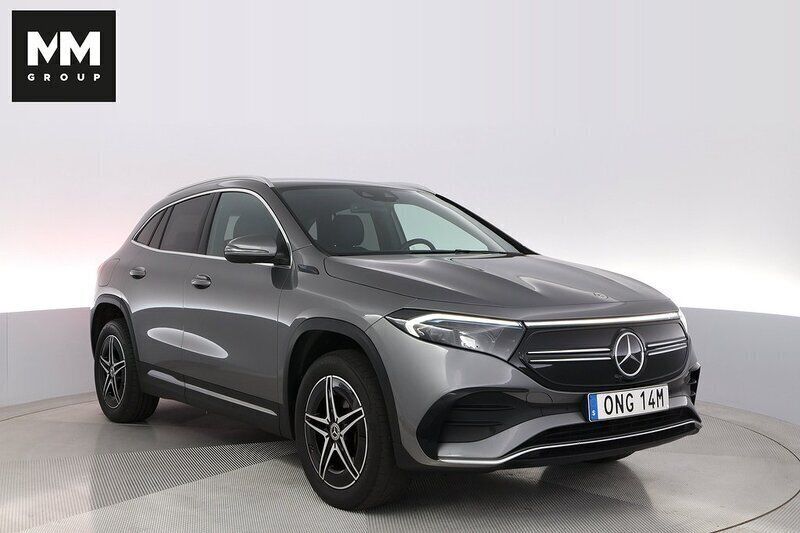 Mörkgrå Begagnad 2021 Mercedes EQA250 AMG SUV | 339 800 kr (Marknadspris) - Bild 1/4