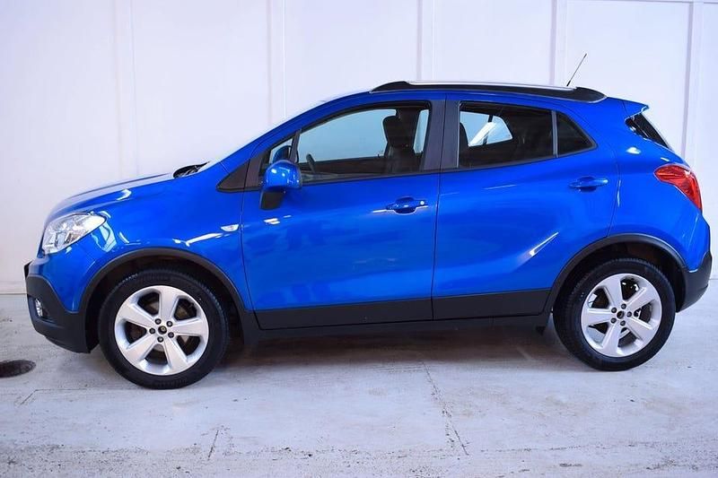Blå Begagnad 2014 Opel Mokka SUV | 89 900 kr (Marknadspris) - Bild 1/4