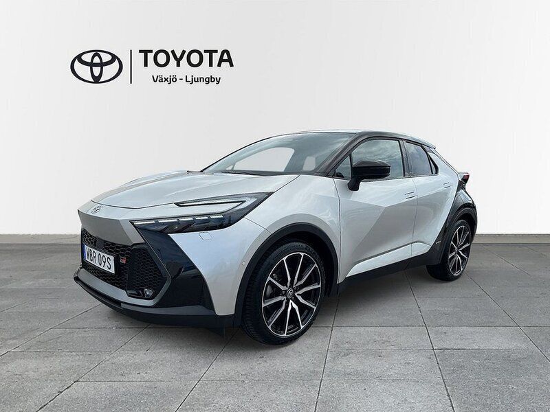 Silver Begagnad 2023 Toyota C-HR Edition SUV | 439 000 kr (Marknadspris) - Bild 1/3