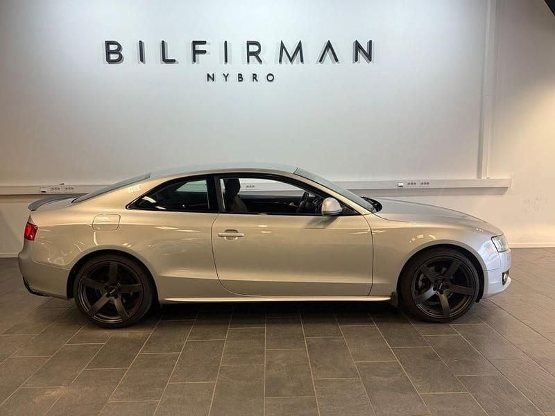 Silver Begagnad 2008 Audi A5 Comfort Sportkupé | 59 900 kr (Marknadspris) - Bild 1/4