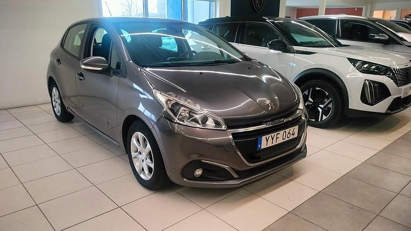 Grå Begagnad 2018 Peugeot 208 Halvkombi | 69 000 kr (Bra pris) - Bild 1/4