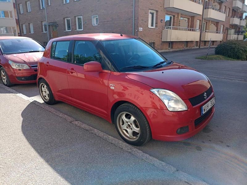 Röd Begagnad 2005 Suzuki Swift Halvkombi | 21 000 kr - Bild 1/1