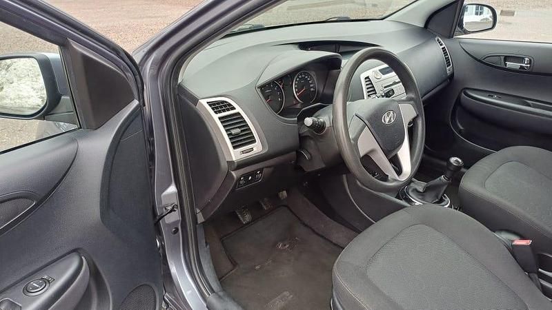 Begagnad Hyundai i20 77 HK (56 kW) 2011 Metallic Halvkombi