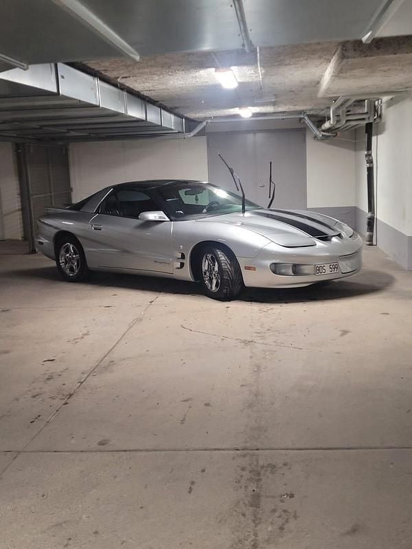 Begagnad Pontiac Firebird 196 HK (144 kW) 2000