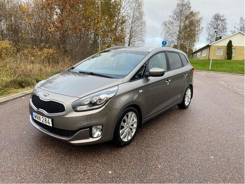 Grå Begagnad 2016 Kia Carens Minibuss | 130 000 kr (Bra pris) - Bild 1/4