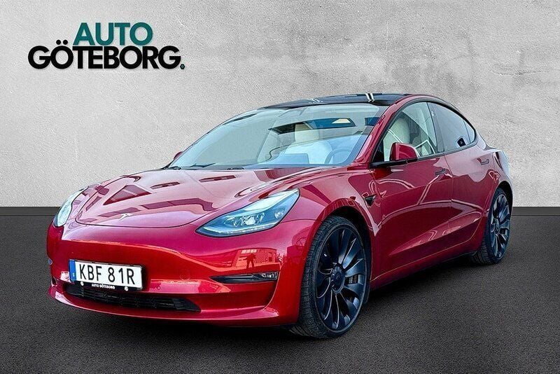 Röd Begagnad 2021 Tesla Model 3 Performance Sedan | 339 900 kr (Lite dyr) - Bild 1/3