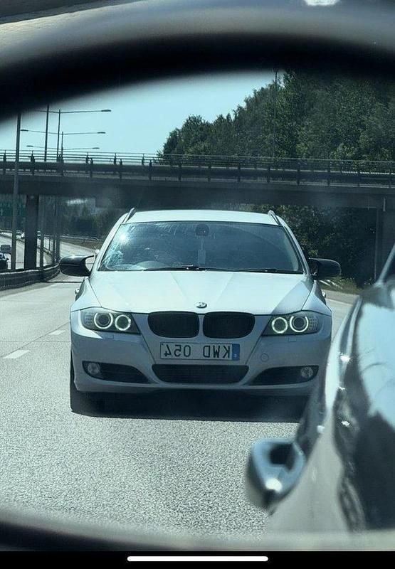 Grå Begagnad 2011 BMW 320 Kombi | 62 000 kr (Bra pris) - Bild 1/4