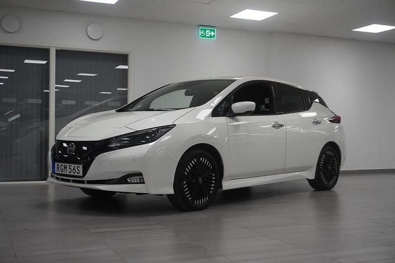 Vit Begagnad 2022 Nissan Leaf N-Connecta Halvkombi | 179 900 kr (Marknadspris) - Bild 1/4