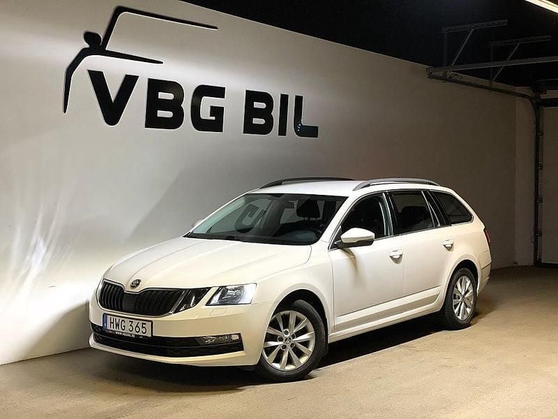 Vit Begagnad 2018 Skoda Octavia Ambition Kombi | 164 900 kr (Marknadspris) - Bild 1/4