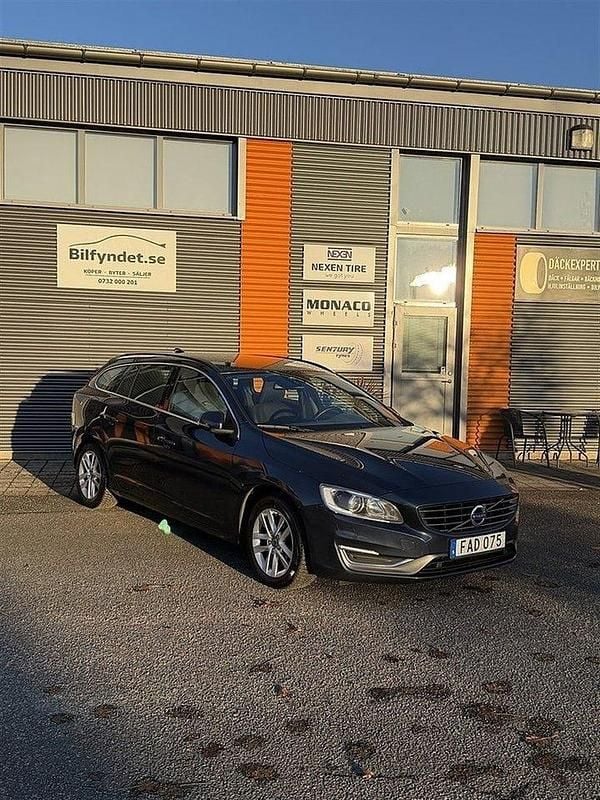 Blå Begagnad 2014 Volvo V60 Momentum Kombi | 79 900 kr (Marknadspris) - Bild 1/4