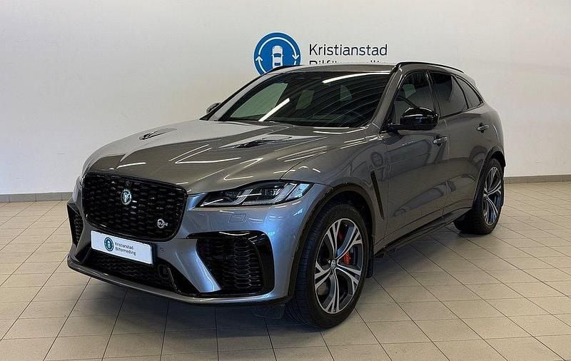 Grå Begagnad 2023 Jaguar F-Pace SVR SUV | 849 900 kr - Bild 1/4
