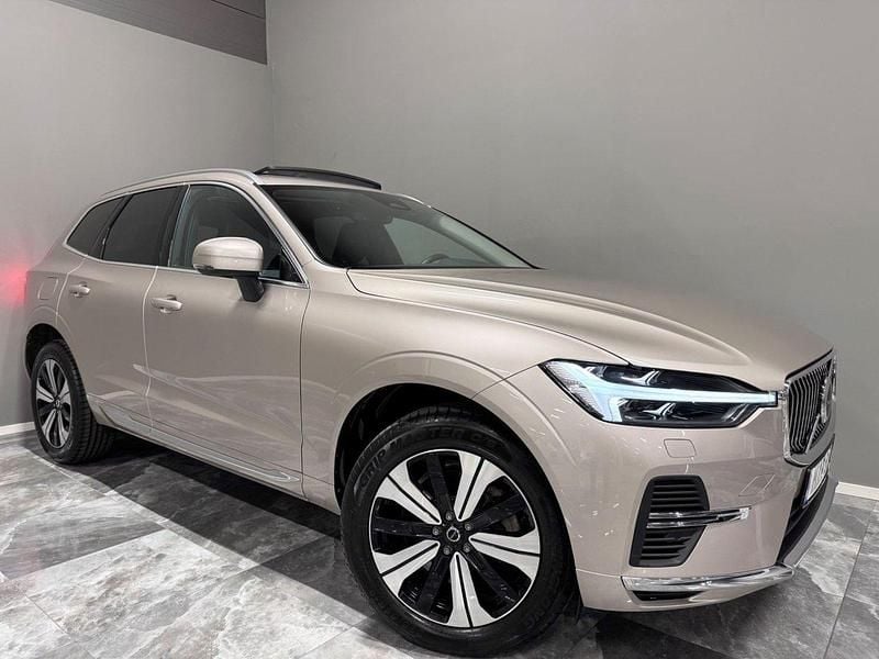 Ljusgrå (grå) Begagnad 2023 Volvo XC60 Inscription SUV | 539 900 kr (Marknadspris) - Bild 1/4