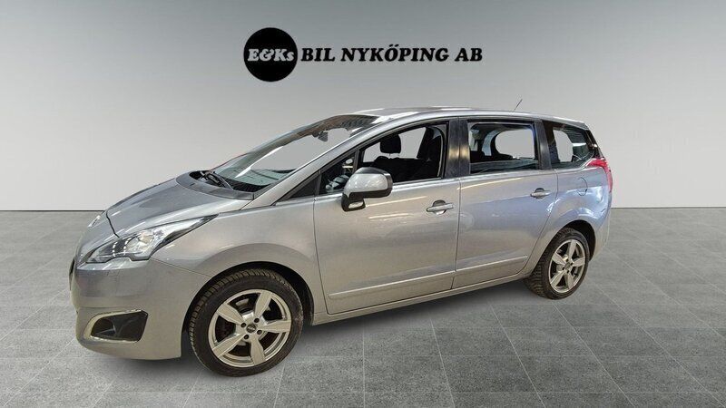 Grå Begagnad 2015 Peugeot 5008 Minibuss | 84 900 kr (Bra pris) - Bild 1/4