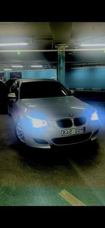 Grå Begagnad 2010 BMW 520 Sedan | 69 000 kr (Bra pris) - Bild 1/4