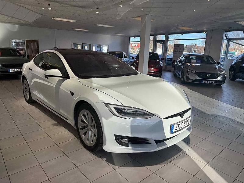 Begagnad Tesla Model S 386 kW (525 HK) 2018 Vit Halvkombi