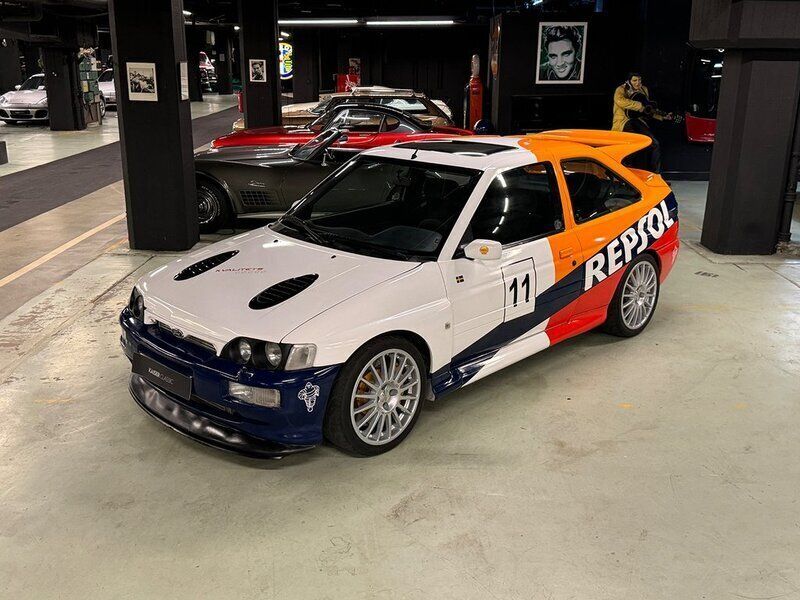 Begagnad Ford Escort RS 220 HK (161 kW) 1995 Flerfärgad Halvkombi