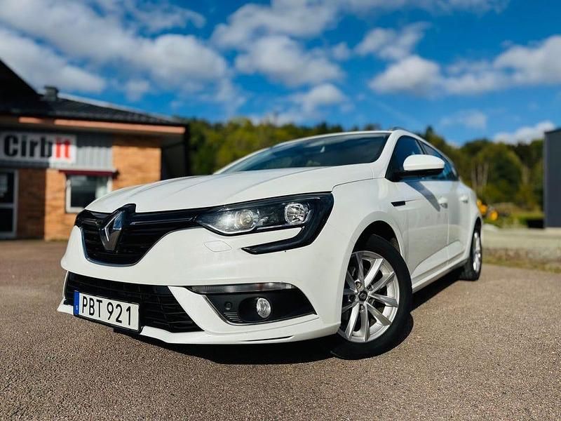 Vit Begagnad 2017 Renault Mégane IV Kombi | 79 900 kr (Marknadspris) - Bild 1/4
