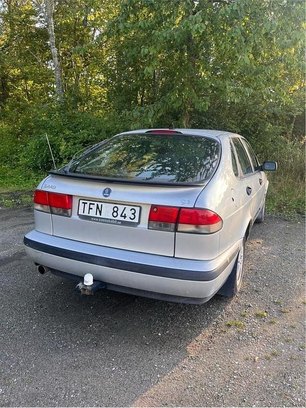 Grå Begagnad 2002 Saab 9-3 Halvkombi | 9 000 kr (Bra pris) - Bild 1/4