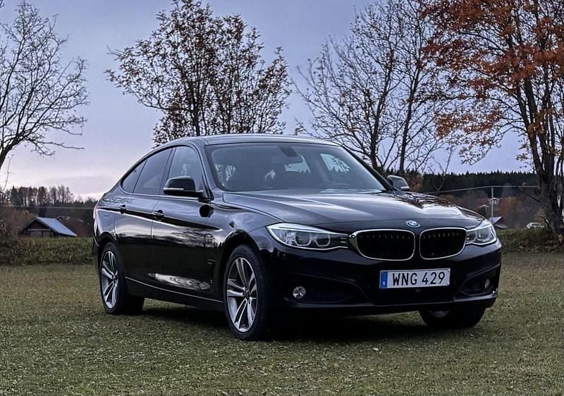 Svart Begagnad 2015 BMW 320 Gran Turismo Sport Line Halvkombi | 125 000 kr (Bra pris) - Bild 1/4