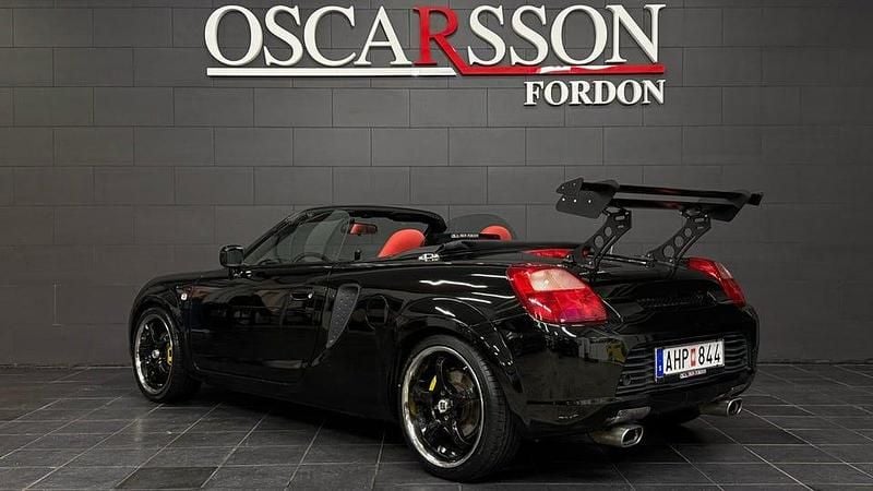 Begagnad Toyota MR2 141 HK (103 kW) 2002 Svart Cab