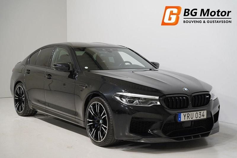 Svart Begagnad 2018 BMW M5 M Sport Sedan | 699 000 kr (Marknadspris) - Bild 1/4