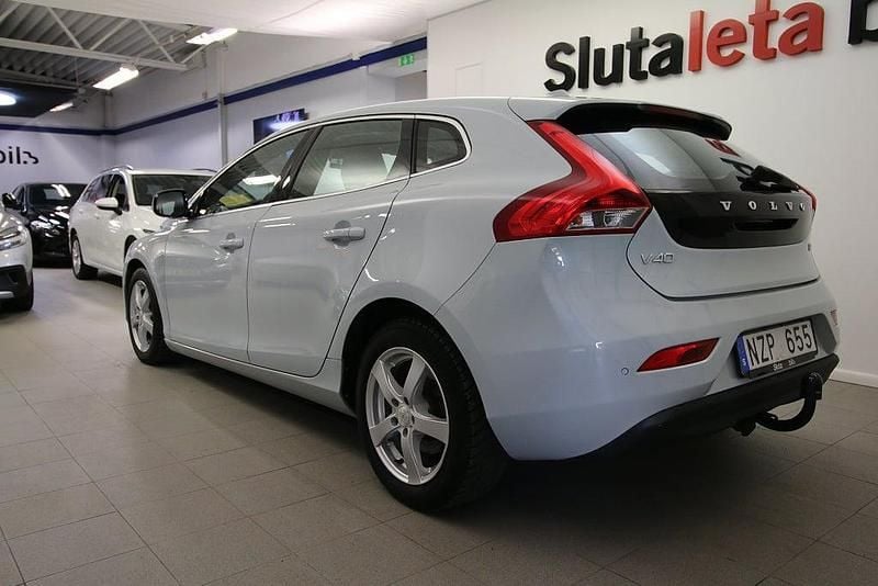 Begagnad Volvo V40 116 HK (85 kW) 2013 Ljusblå Halvkombi